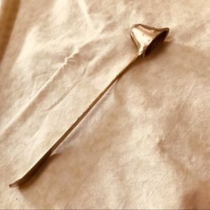 Solid brass candle snuffer. Age unknown. No marks 9” long. Heavy 8 oz.